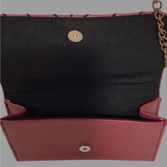 DC Comics Wonder Woman Crossbody/Handbag, Bonded Leather, Maroon & Gold - Picture 9 of 11